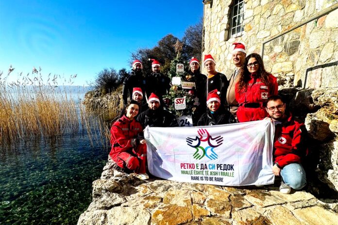 Underwater-Christmas-Tree-Tradition-2