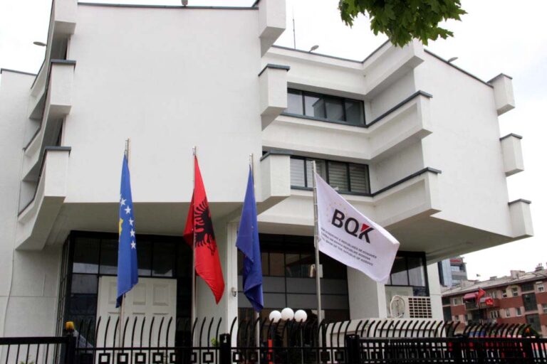 Kosovo Central Bank Sets Three-Month Deadline for Dinar Ban Implementation