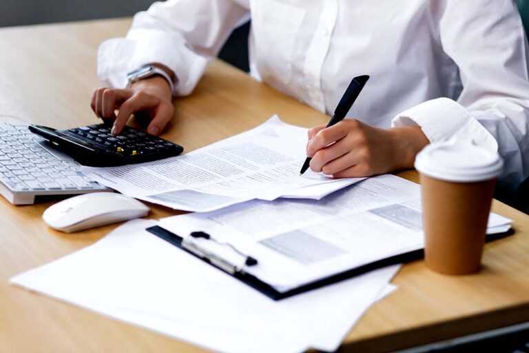 Slovenian Employers Plan Wage Hikes and Workforce Expansion in First Half of the Year