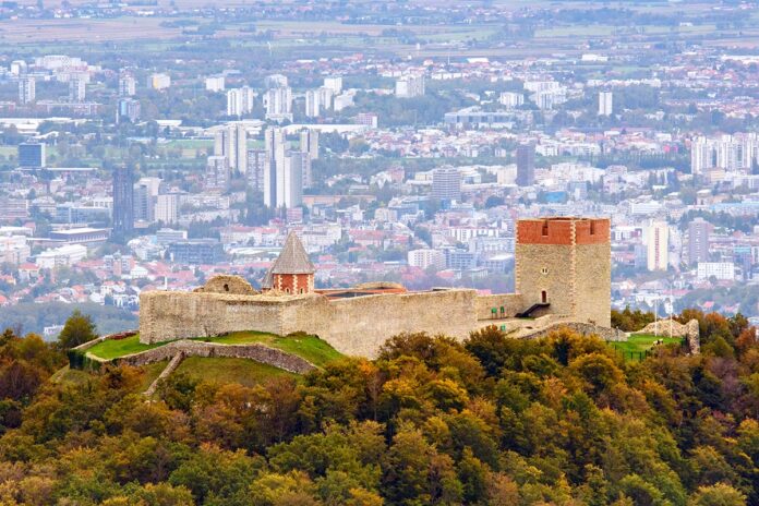 autumn-view-of-medvedgrad-castle-above-city-of-Zagreb