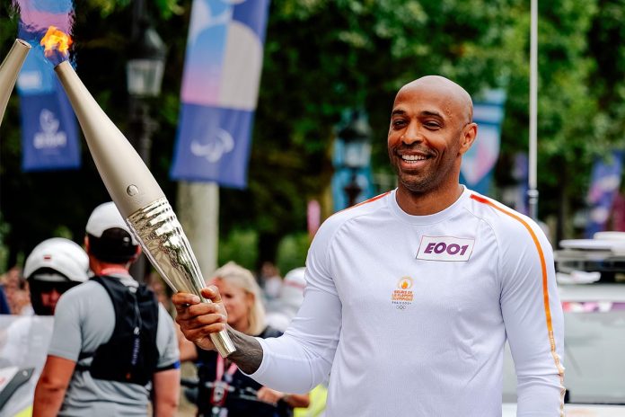 Olympic-Torch-Arrives-in-Paris-1