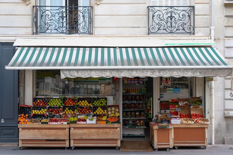 Bosnia and Herzegovina Approves Law for Sunday Shops Closure