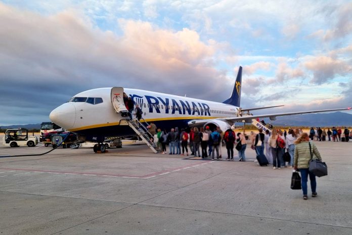 Girona,,Spain,,October,5,,2024:,A,Bustling,Airport,Scene,With