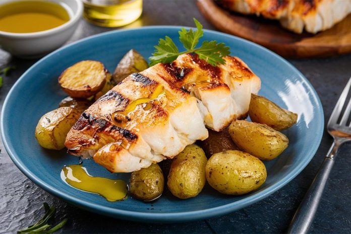 Bacalhau,À,Lagareiro:,Grilled,Cod,Served,With,Roasted,Potatoes,And