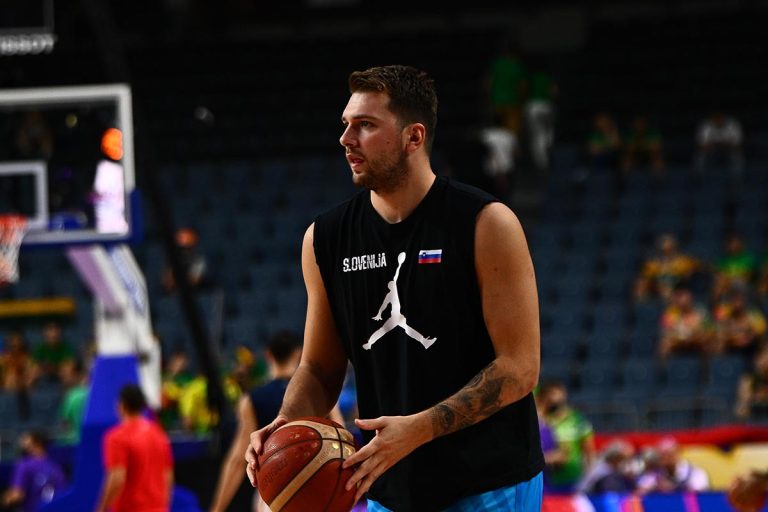 Dončić Delivers Triple-Double in Victory Over Mavericks