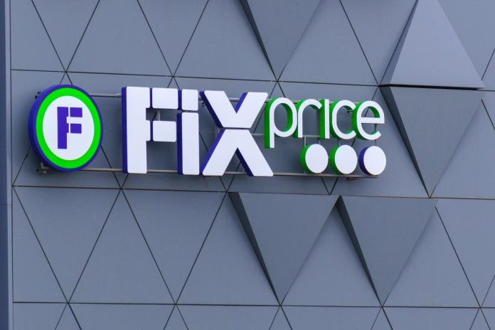 Tyumen,,Russia-august,09,,2021:,Fix,Price,Logo,On,Facade,Of