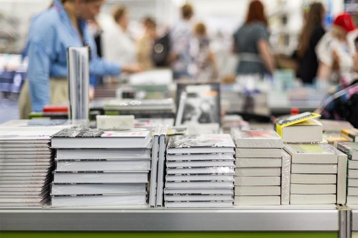 Book,Fair,,Bookstore,,Visitor,Interested,In,New,Book,Releases,,Xix