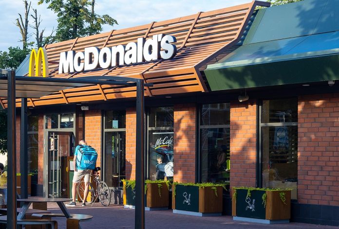 Vilnius,-,Jul,07:,Exterior,Of,The,Mcdonalds,Restaurant,With