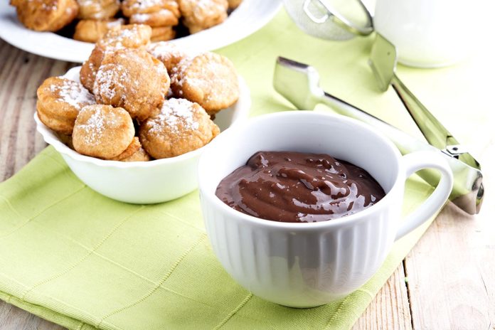 Chocolate,With,Buã?â±uelos