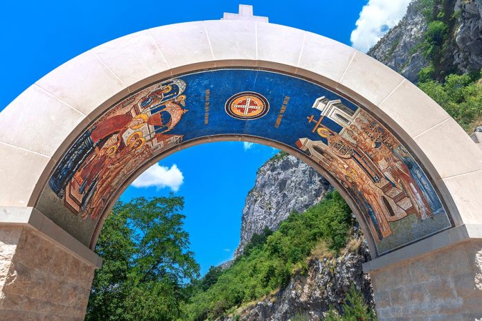 Large,Arch,Decorated,With,Religious,Scenes,Above,The,Gate,To