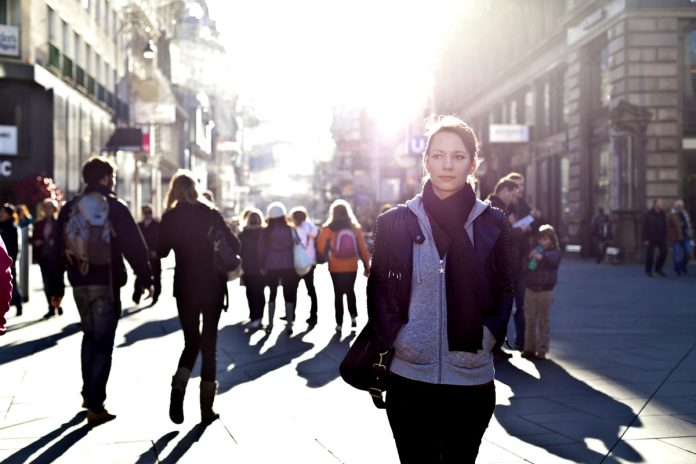 Urban,Girl,Standing,Out,From,The,Crowd,At,A,City