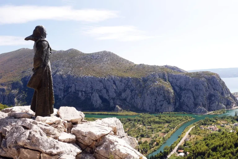 The Woman Who Blew Up an Empire