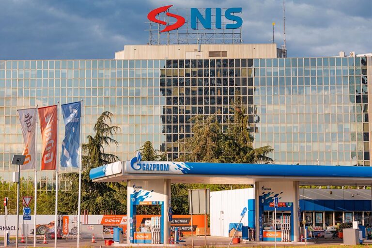 Vučić Says Serbia Can Buy Russian Stake in NIS, but Moscow Prefers Third-Party Sale