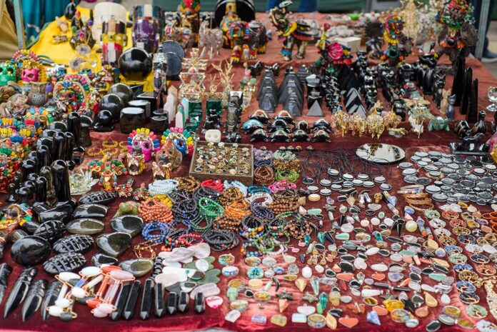 Accessories made with multicolored chaquira. Mexican handicrafts
