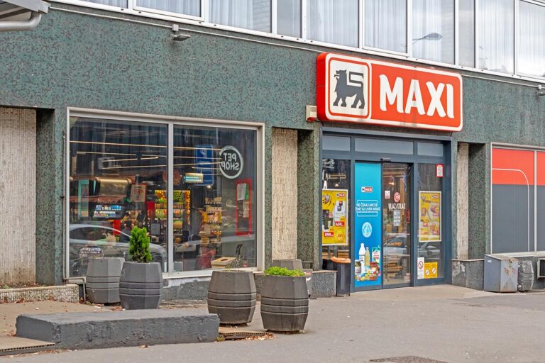 Maxi Launches Holiday Initiative “Food for All”