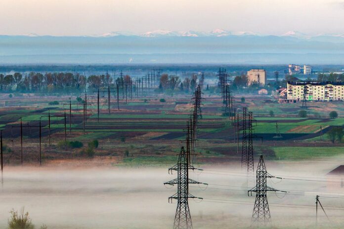 Beautiful,Panorama,Of,Long,Electric,High,Voltage,Power,Line,Rows