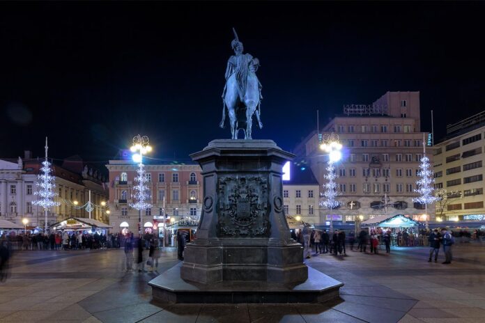 Zagreb,,Croatia,-,December,27,,2016:,Advent,In,Zagreb,,Ban