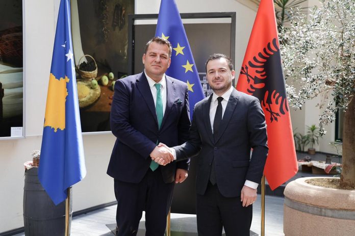 Albanija i Kosovo* jačaju saradnju u poljoprivredi Albanija i Kosovo* jačaju saradnju u poljoprivredi