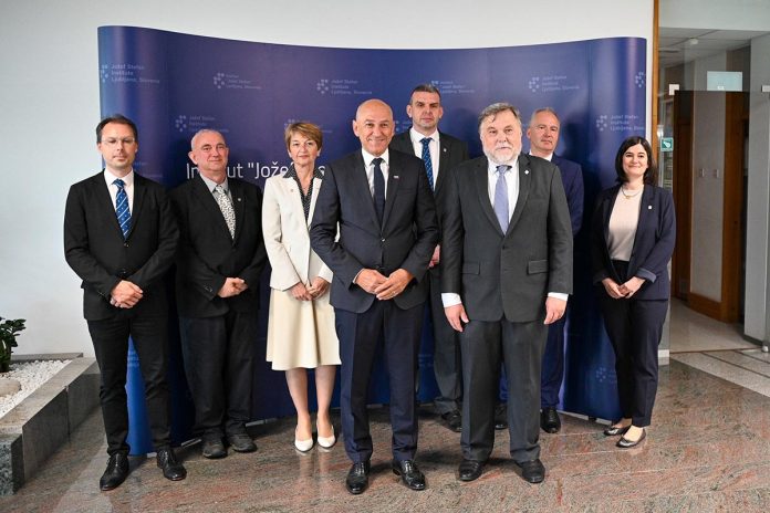 Slovenian Prime Minister Visits Jožef Stefan Institute Slovenian Prime Minister Visits Jožef Stefan Institute