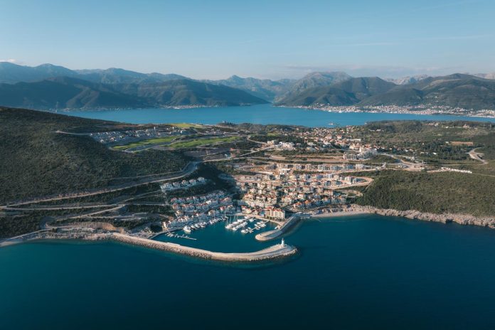 Lustica Bay Master