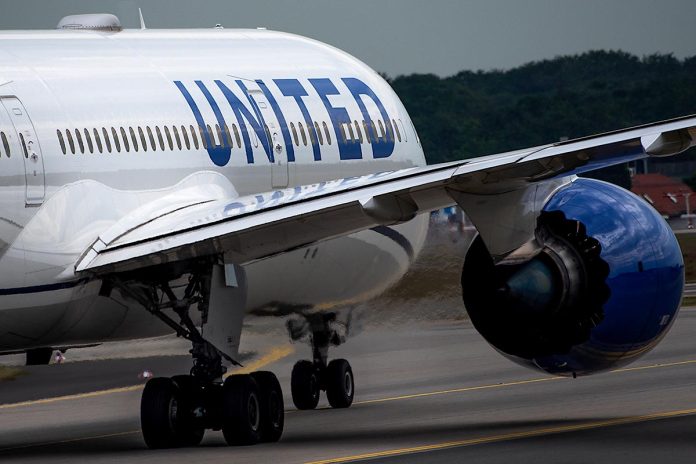 United,Airlines,Boeing,787-9,Dreamliner,In,Airport,On,May,15,2022