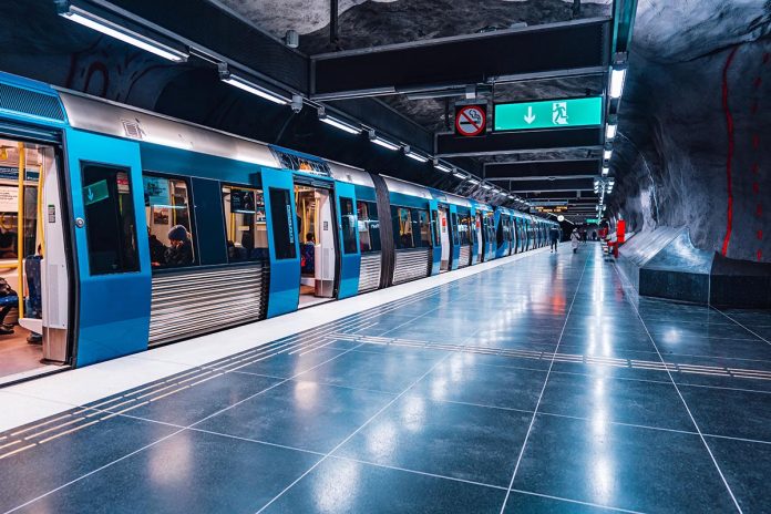 metro-station-with-underground-train-and-people-pa-2026-03-19-22-47-14-utc